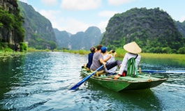 Nehirde pirinç sandalı gezisi Ninh Binh Vietnam