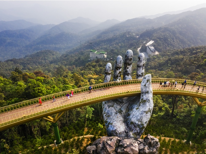 Vietnam altın köprünün kuş bakışı görüntüsü