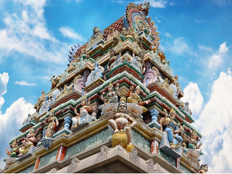 Hindistan'da bir hindu tapınağının gökyüzü ile yukardan görünümü